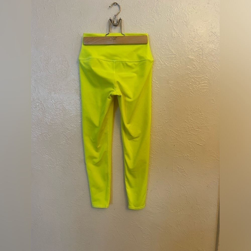 ALO Yoga Leggings - Picture 4 of 10